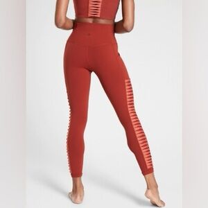 Athleta Salutation Stash II Twist tights size small like new